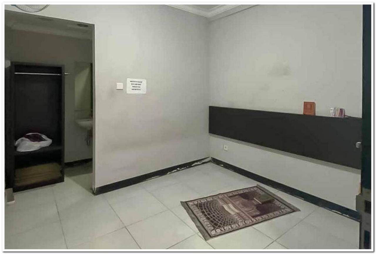 Losmen Family Syariah Bypass Juanda Mitra Reddoorz Brebek Экстерьер фото
