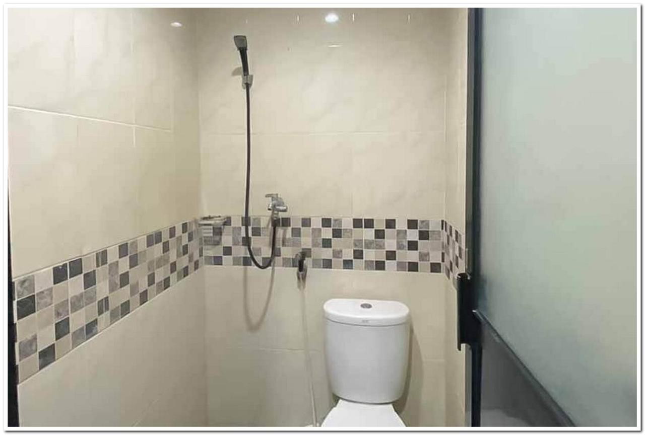 Losmen Family Syariah Bypass Juanda Mitra Reddoorz Brebek Экстерьер фото